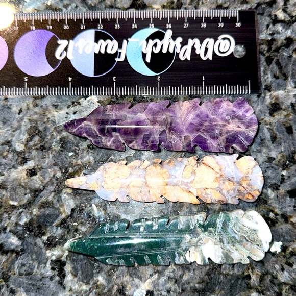 Set of 3 - Dream Amethyst, Moss Agate, Blue Flower Agate Carved Feathers - Picture 4 of 8